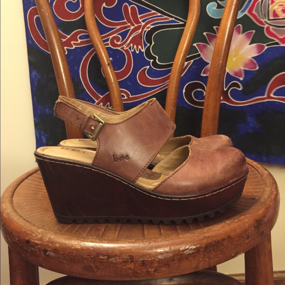 b.o.c ( born) brown wedge 7